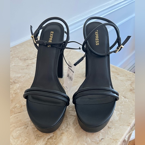 BRAND NEW Round Strap Platform Heeled Sandals - Picture 2 of 6